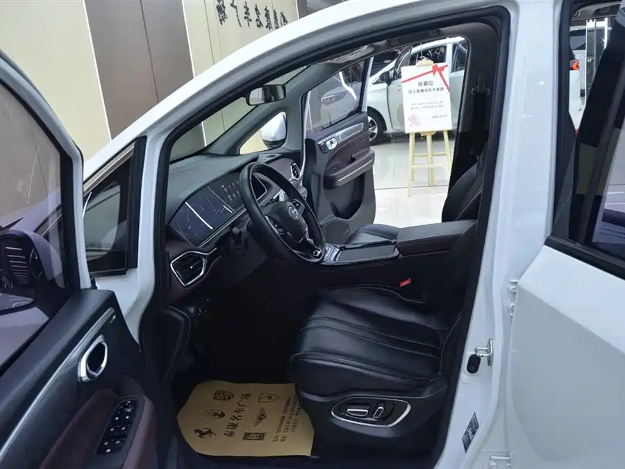 GAC Trumpchi M6