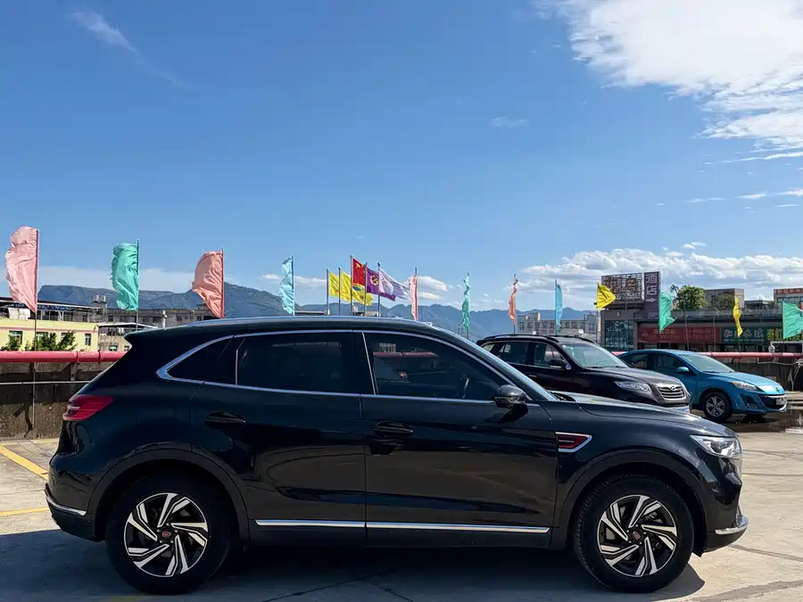Hongqi HS5