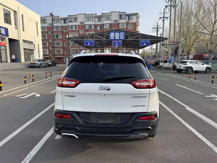 Jeep Cherokee