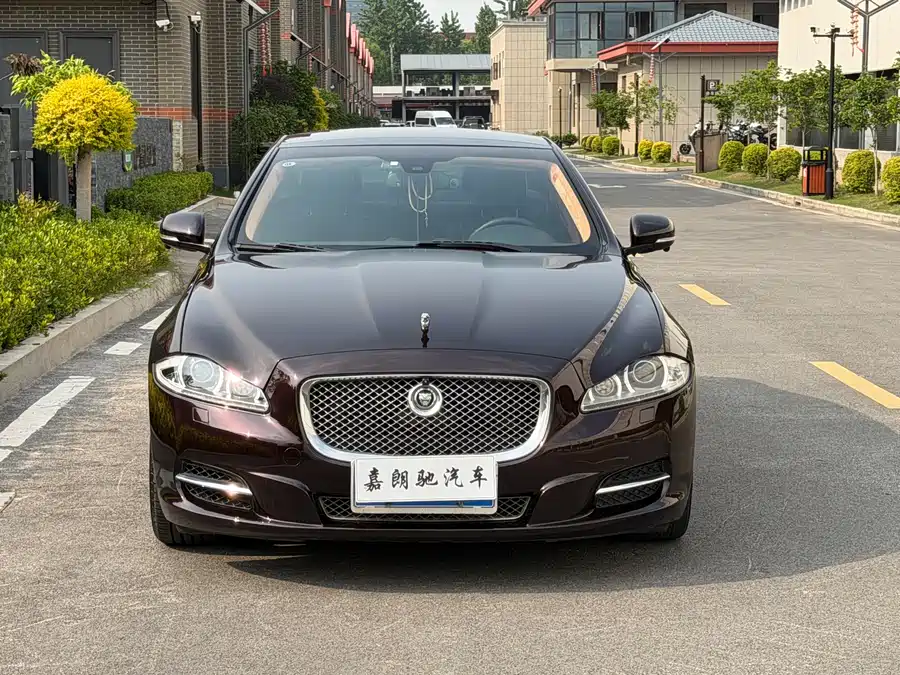 Jaguar XJ