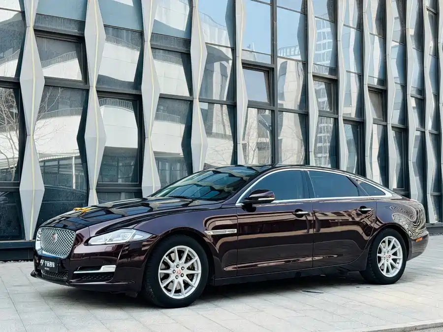 Jaguar XJ