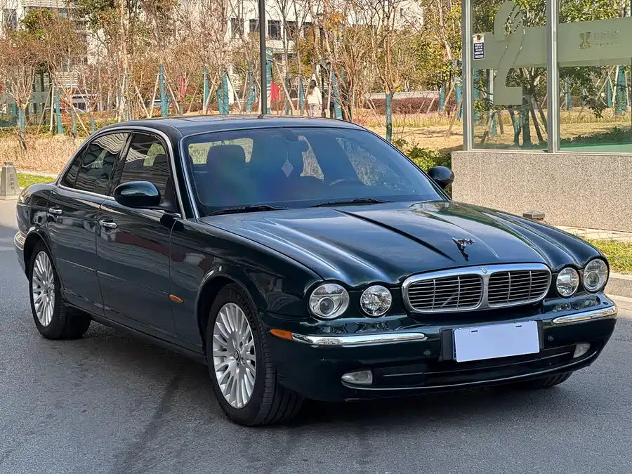 Jaguar XJ
