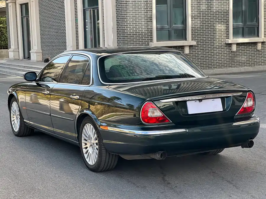 Jaguar XJ