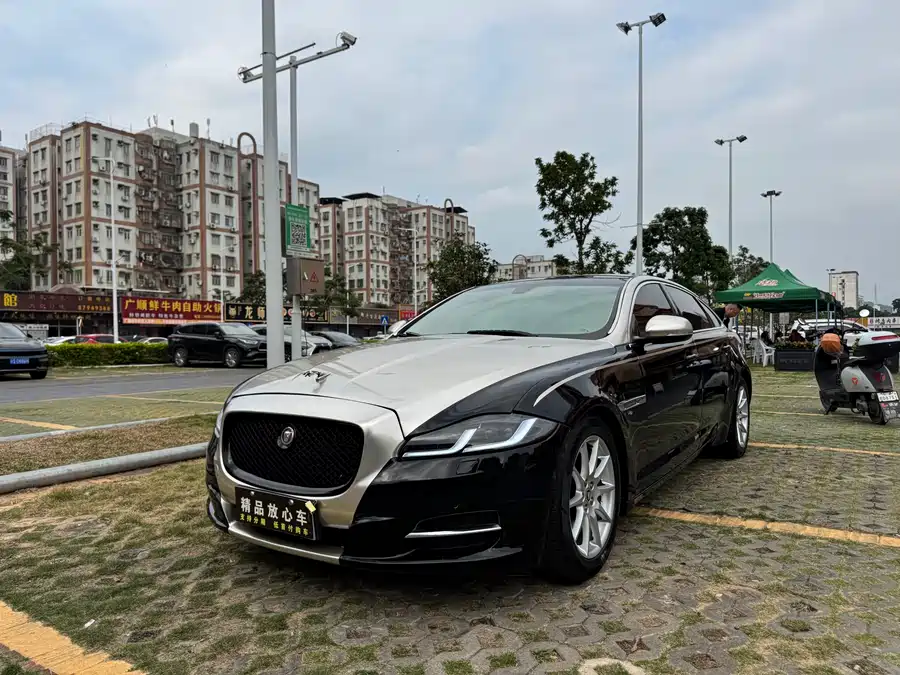 Jaguar XJ