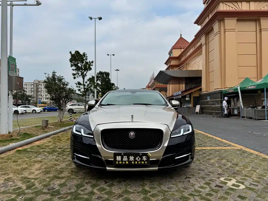 Jaguar XJ
