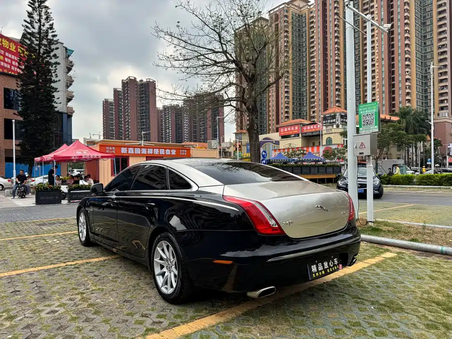 Jaguar XJ