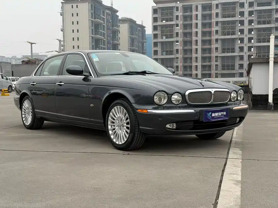 Jaguar XJ