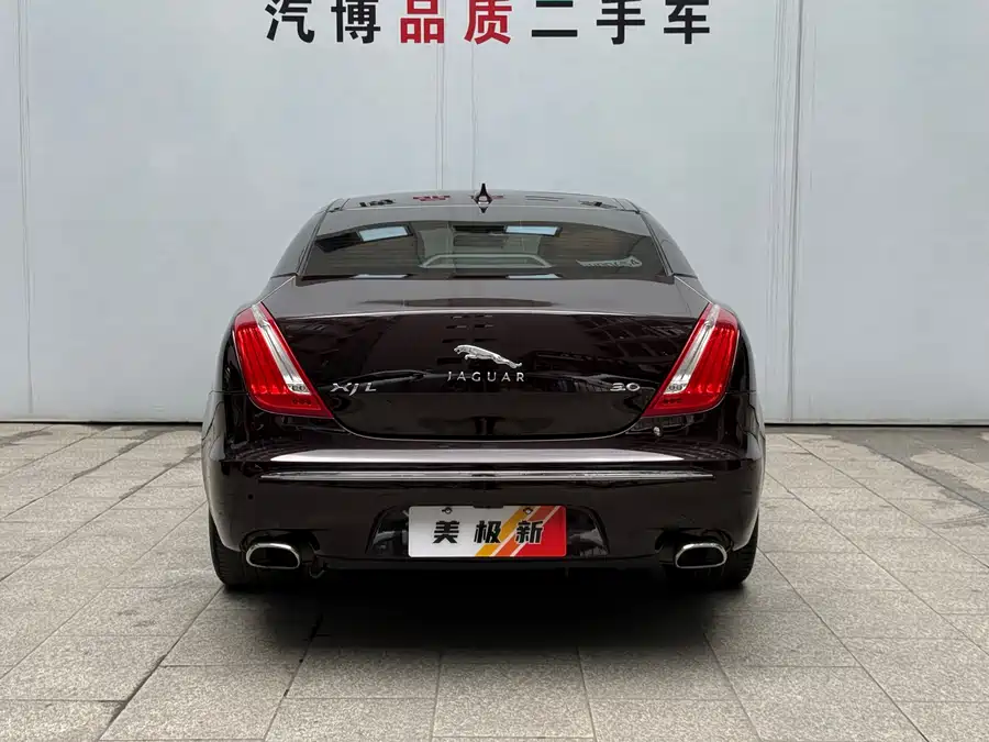 Jaguar XJ