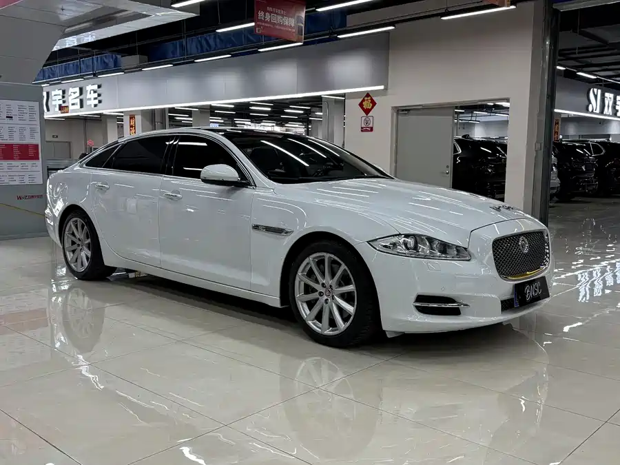 Jaguar XJ