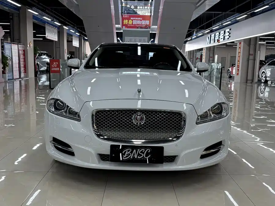 Jaguar XJ