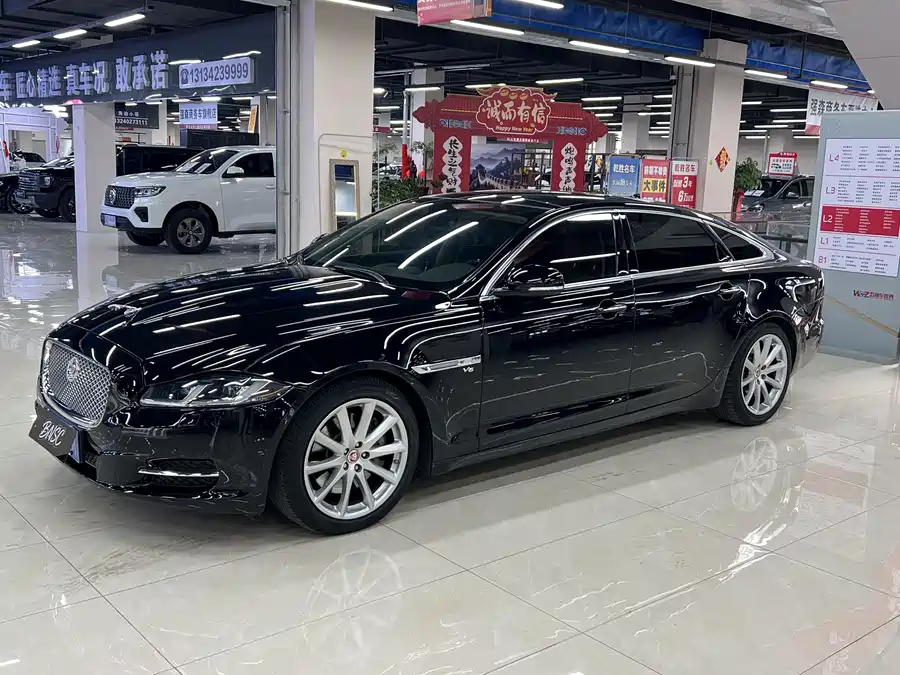 Jaguar XJ