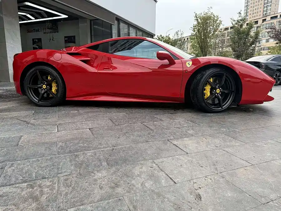 Ferrari 488