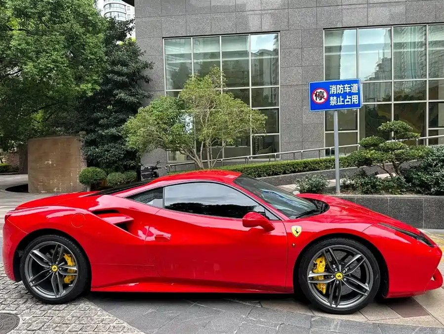 Ferrari 488