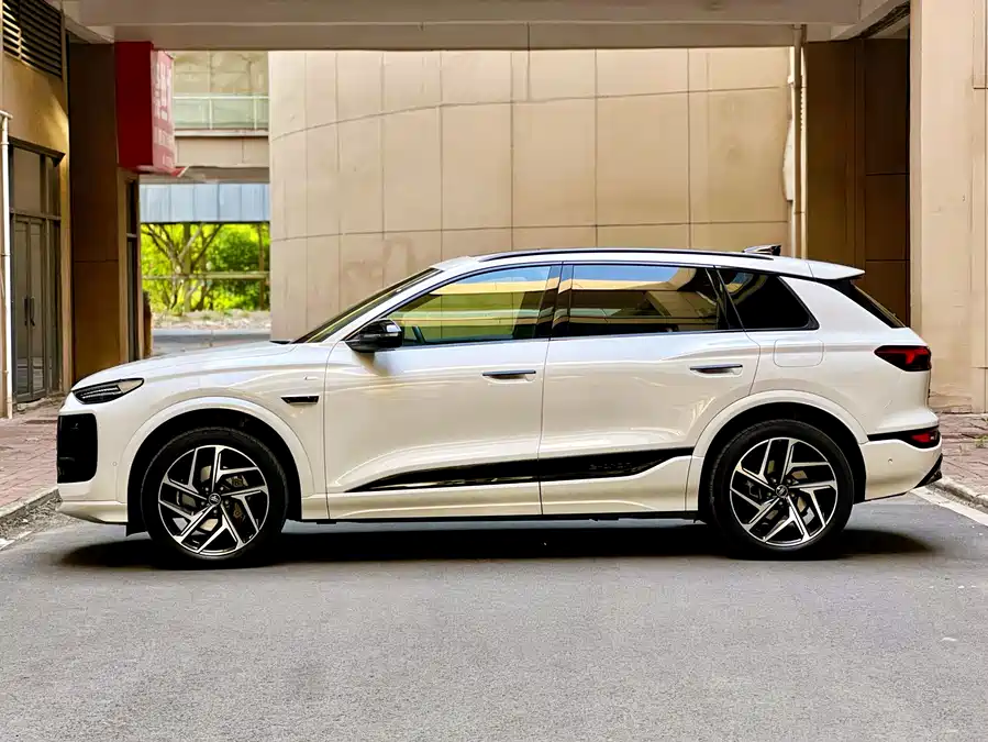 Audi Q6L e-tron