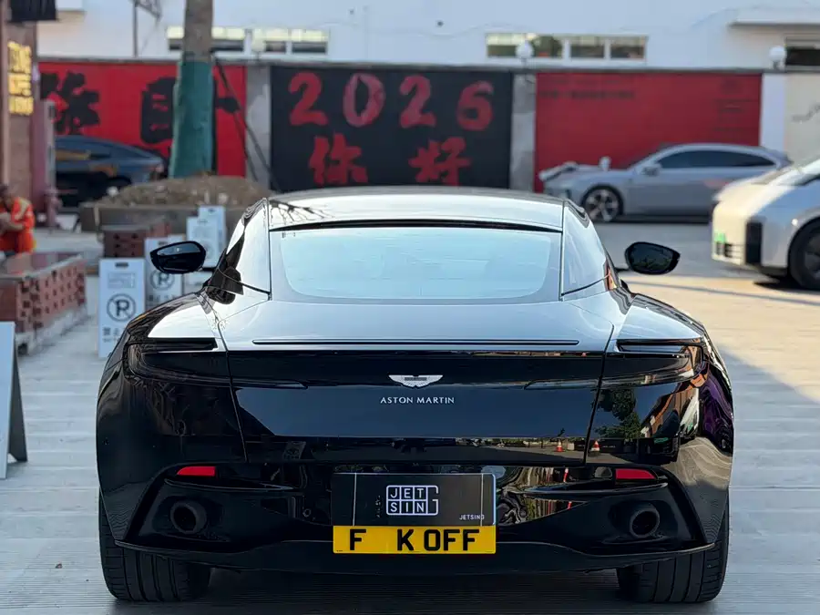 Aston Martin DB11