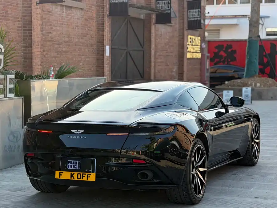 Aston Martin DB11