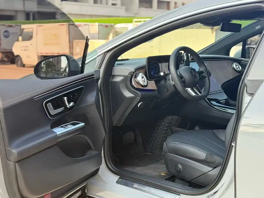 Mercedes Benz EQE