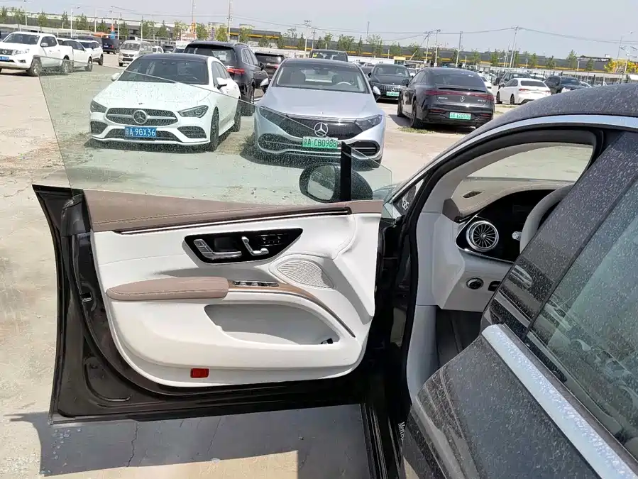 Mercedes Benz EQS