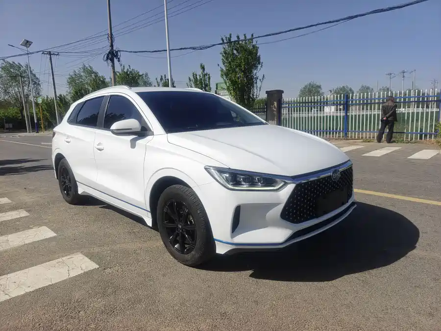 BYD e2