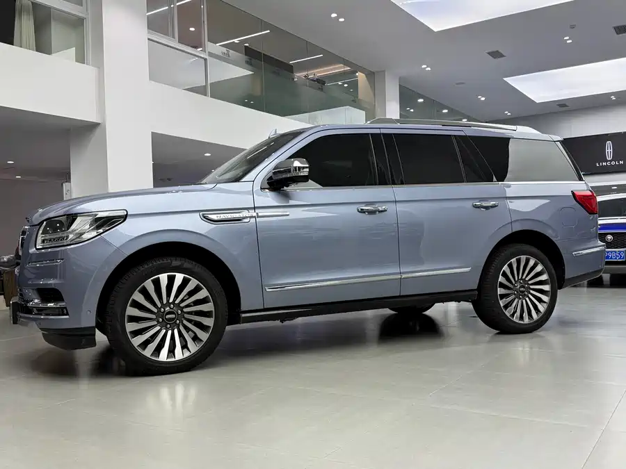 Lincoln Navigator