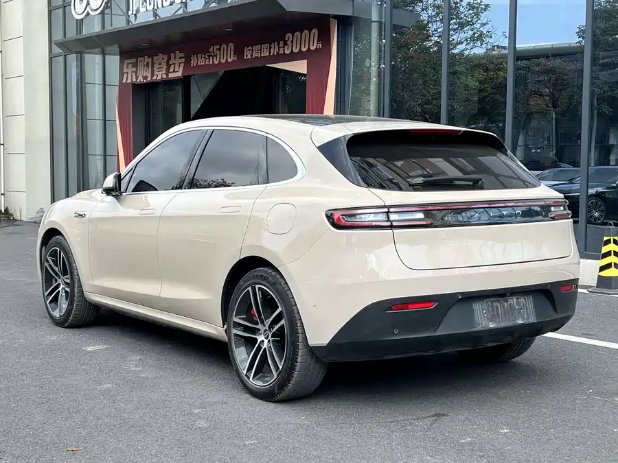 AITO Wenjie M5