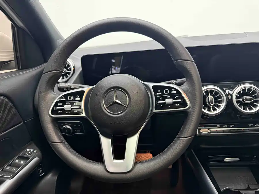 Mercedes Benz GLA