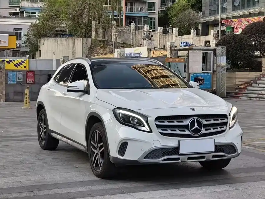 Mercedes Benz GLA
