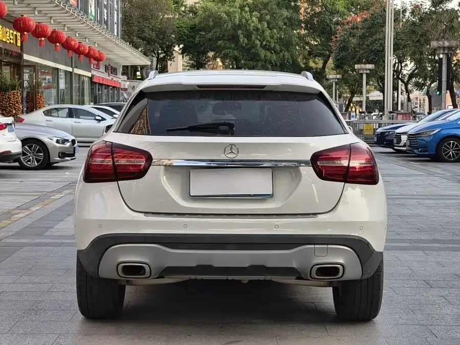 Mercedes Benz GLA