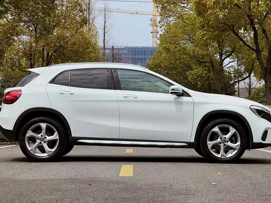 Mercedes Benz GLA