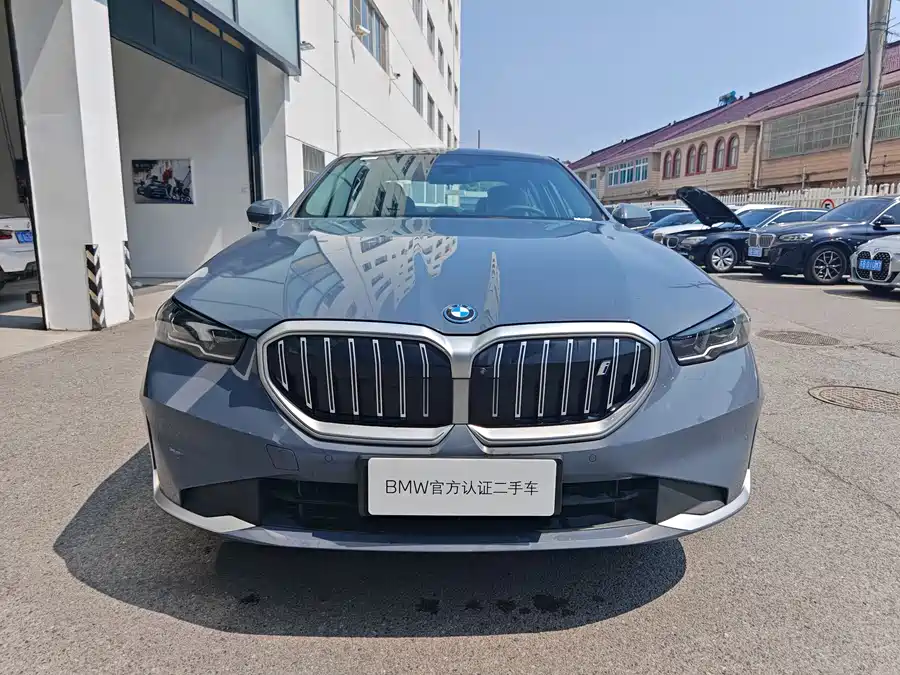 BMW i5