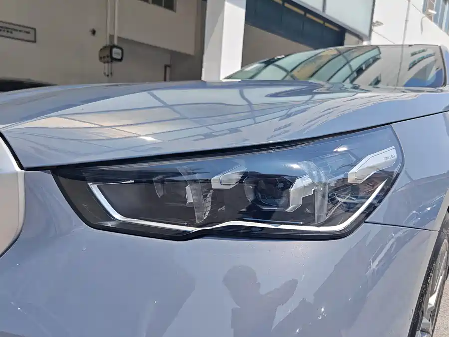 BMW i5