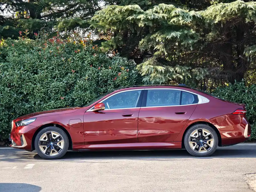BMW i5