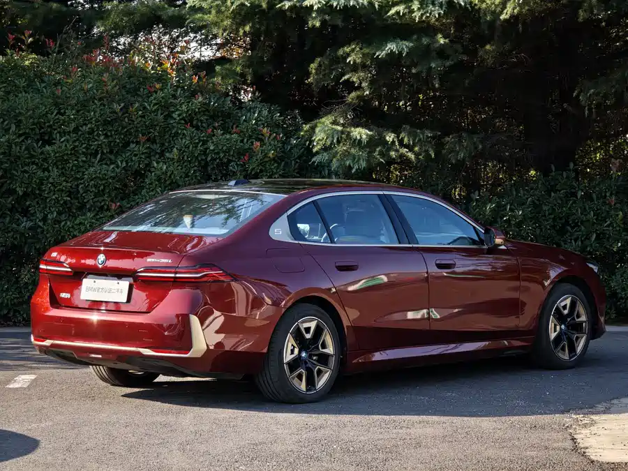 BMW i5