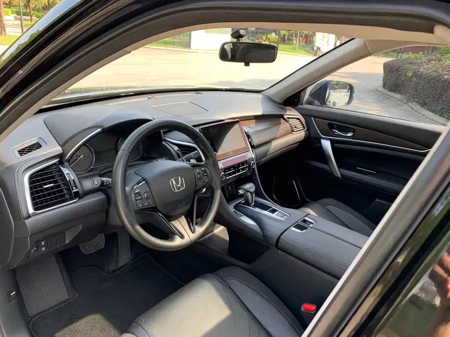 Honda Crown Road
