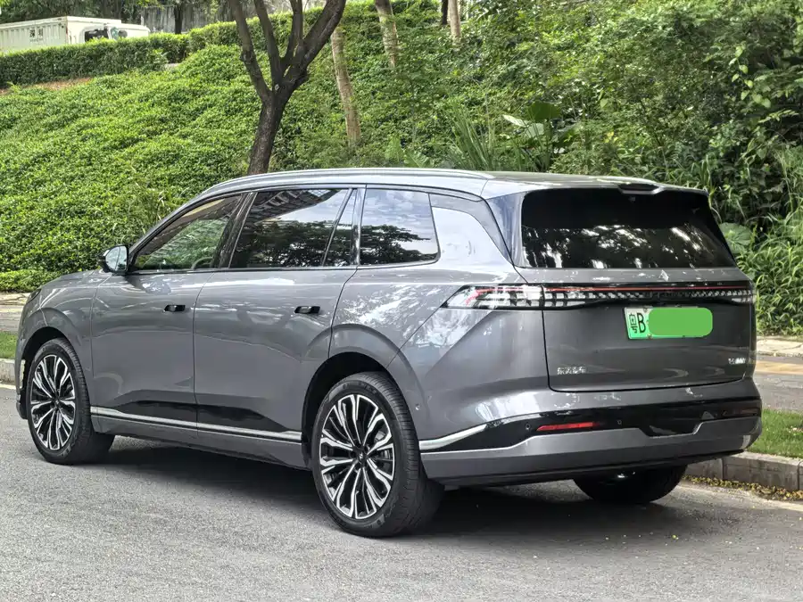 Dongfeng eπ008