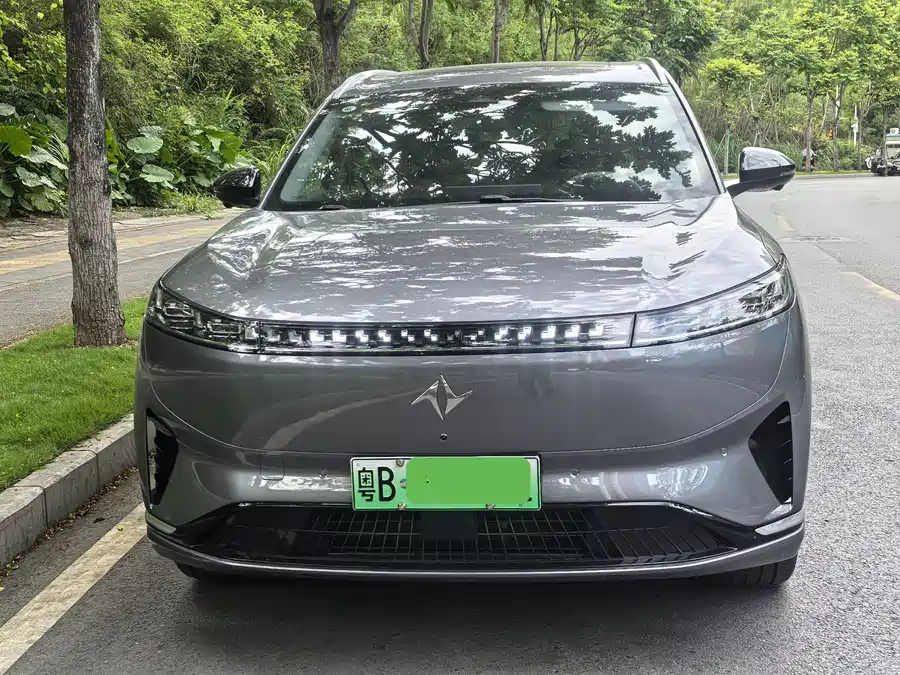 Dongfeng eπ008