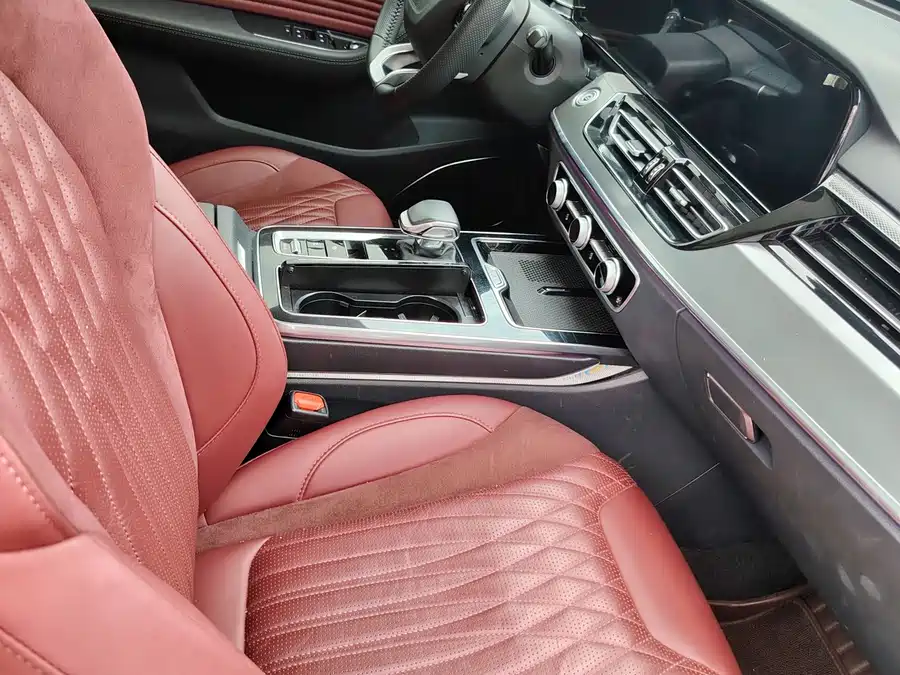 Hongqi HS5