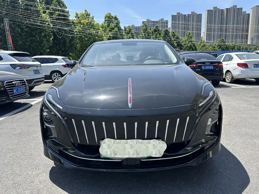 Hongqi E-QM5