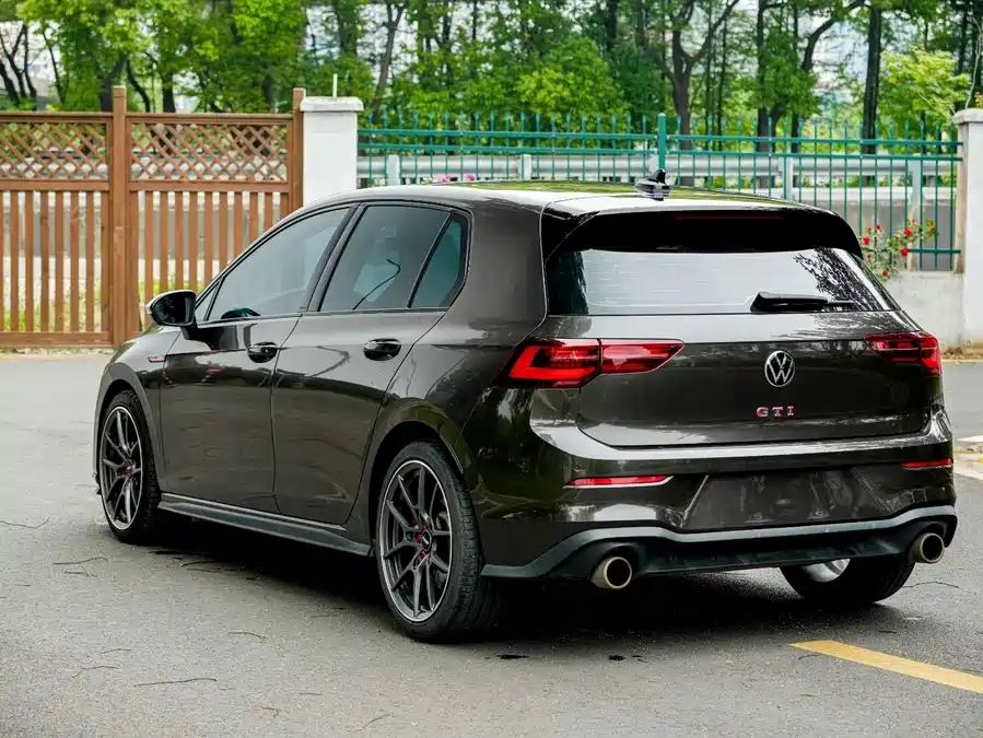 Volkswagen Golf GTI