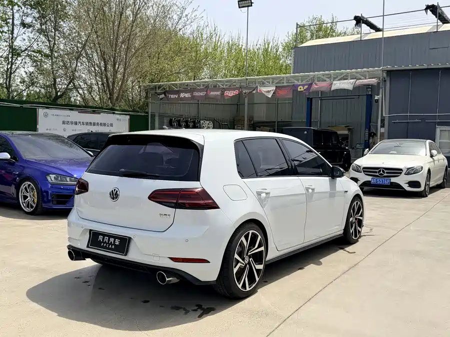 Volkswagen Golf GTI