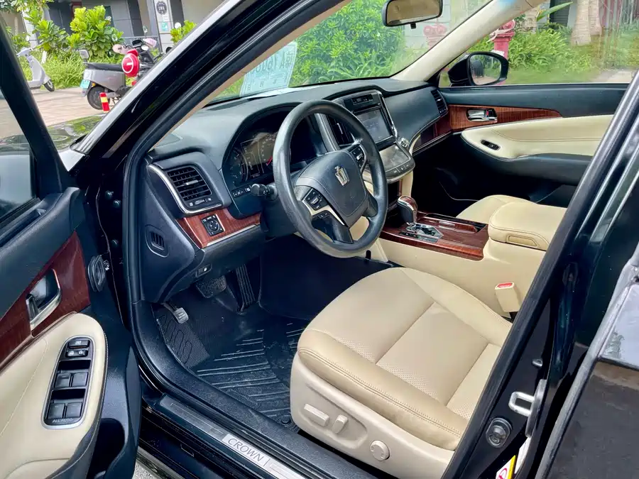 Toyota crown