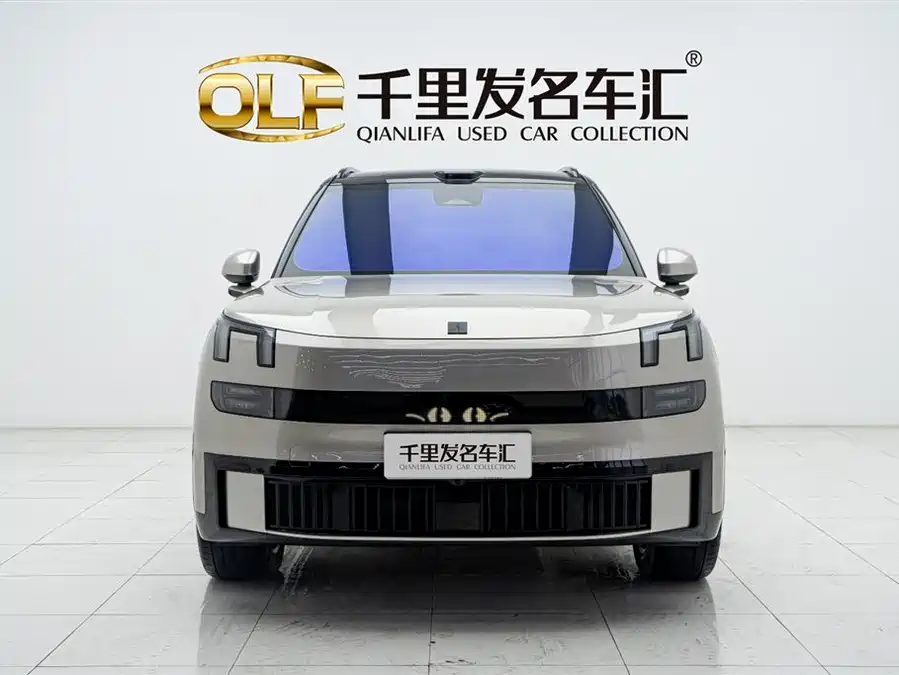 Lynk & Co 900
