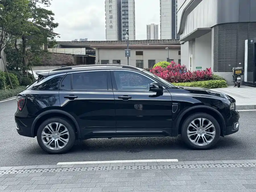Lynk & Co 01