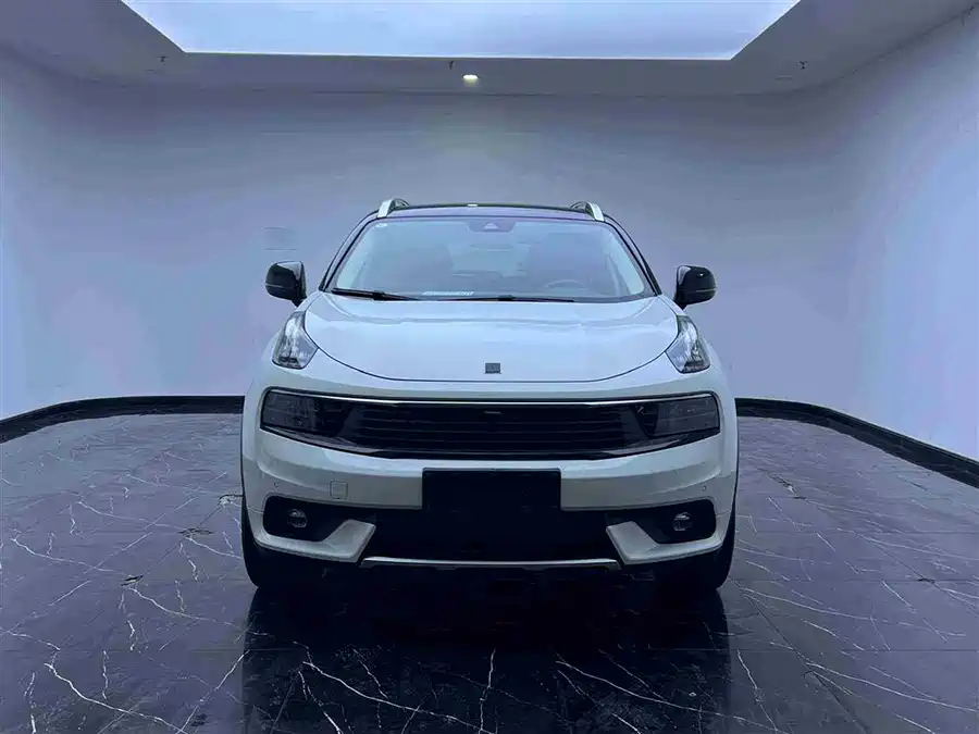 Lynk & Co 01