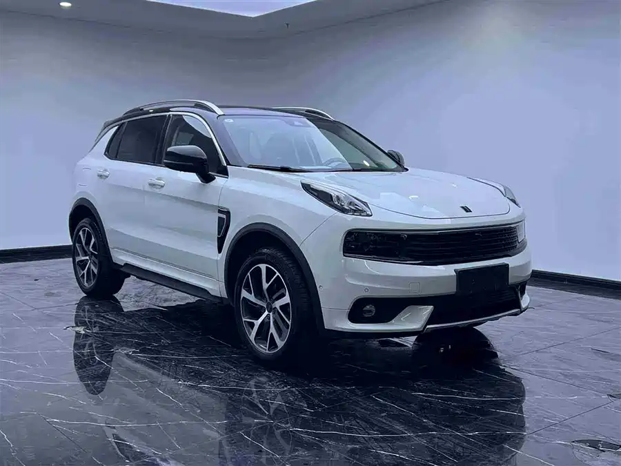 Lynk & Co 01