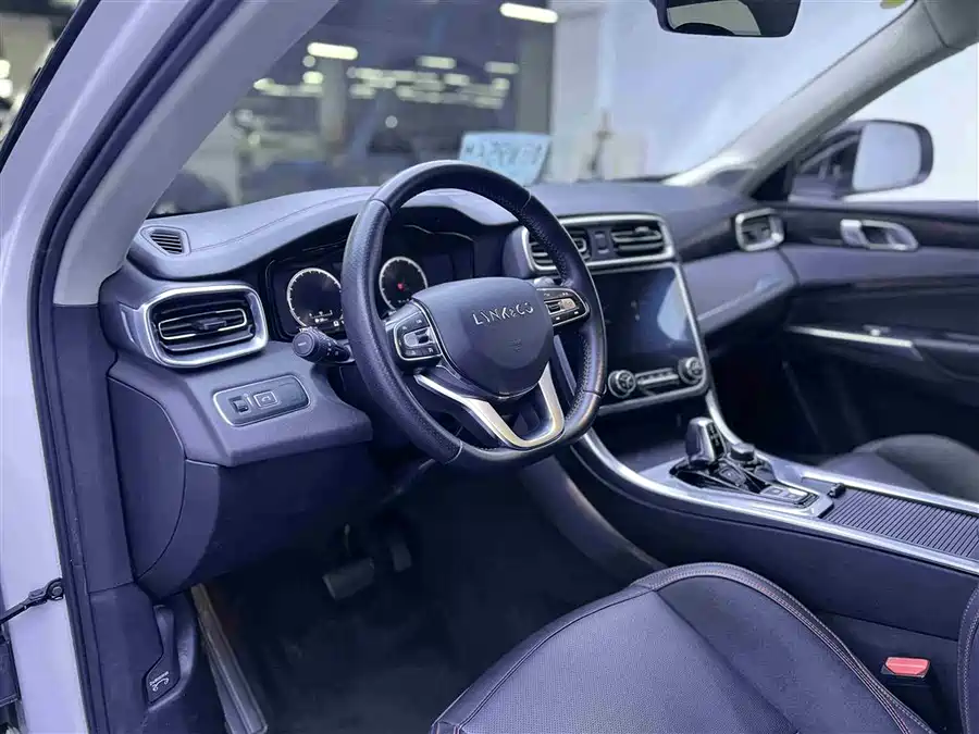 Lynk & Co 01