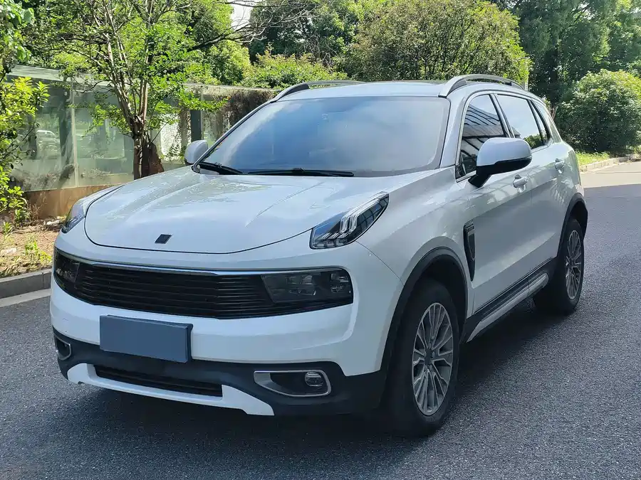 Lynk & Co 01