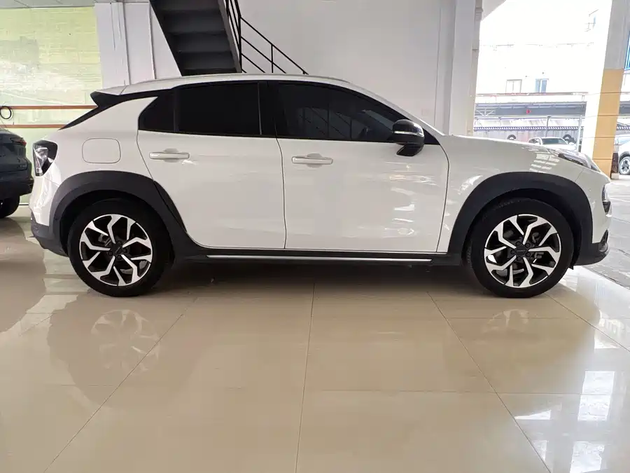 Lynk & Co 02