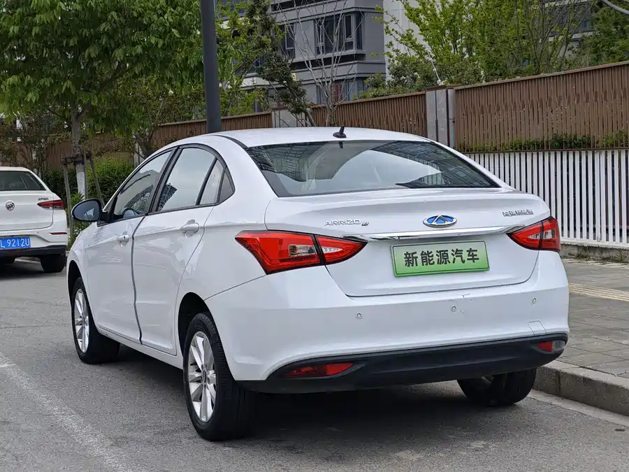 Chery Arrizo e