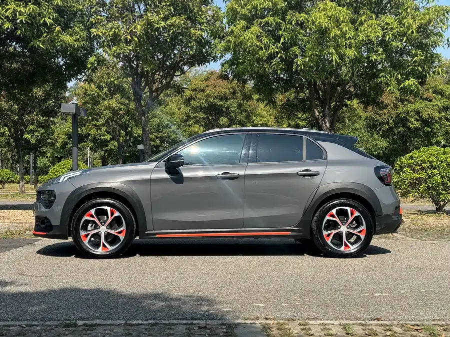 Lynk & Co 02